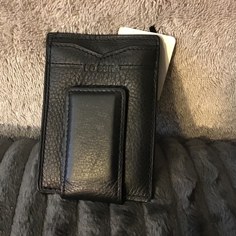 Fossil Mens black magnetic leather money clip